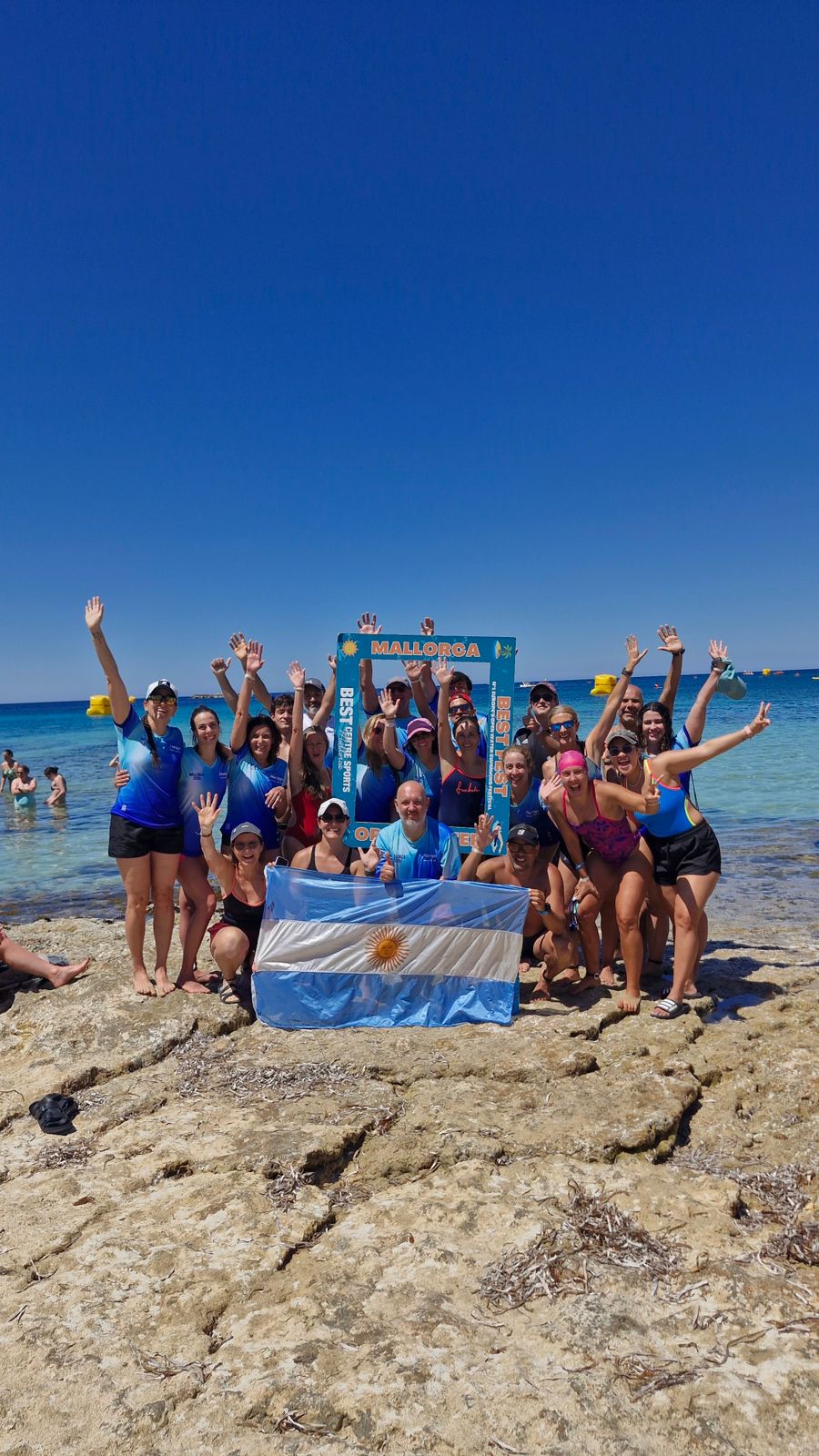 Ana Paula Asenjo cumplió un sueño en Mallorca y llevó el nombre de Trevelin a las aguas abiertas internacionales.