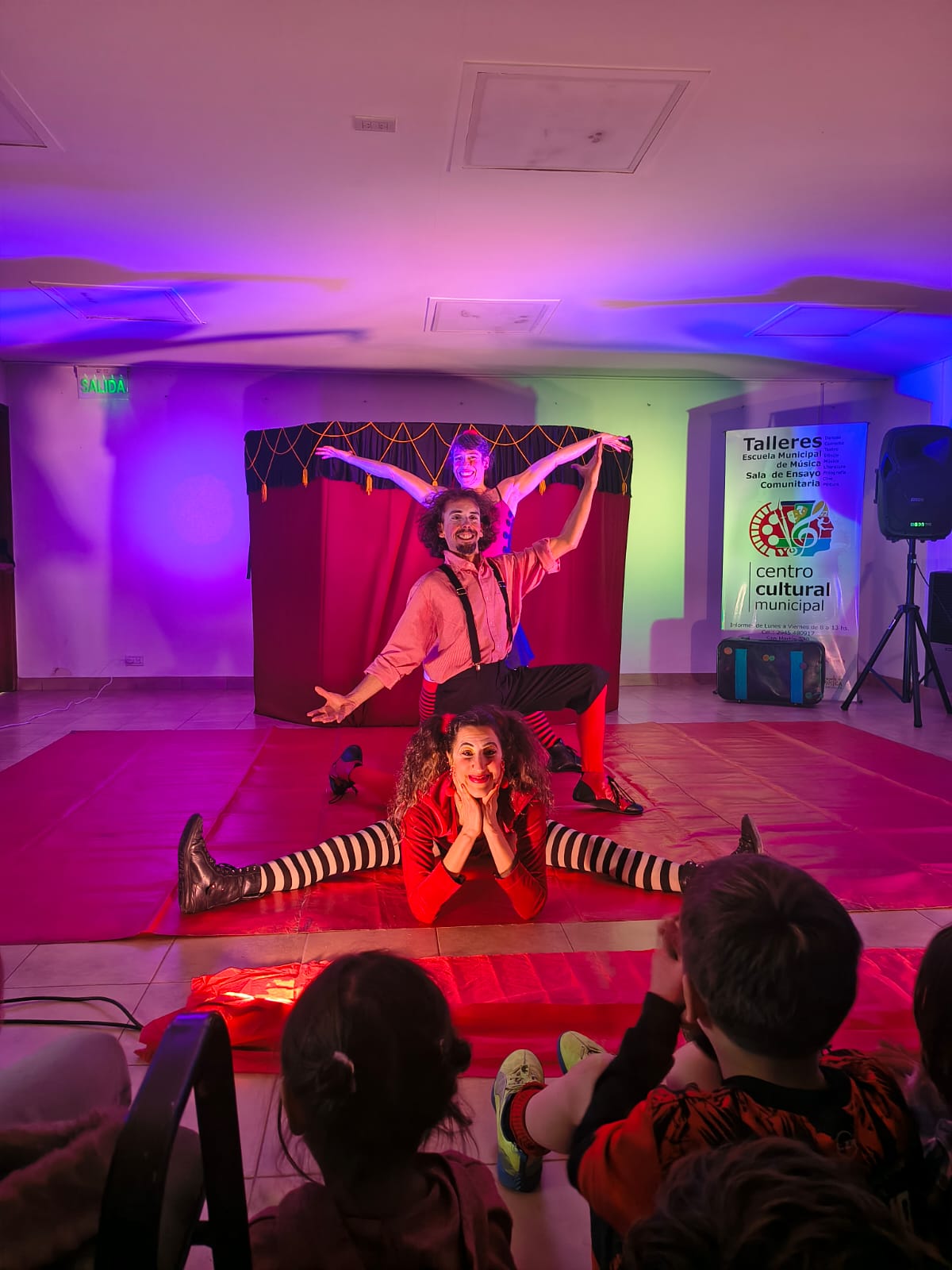 Circo Delirante se presentó a sala llena en el Centro Cultural Trevelin.