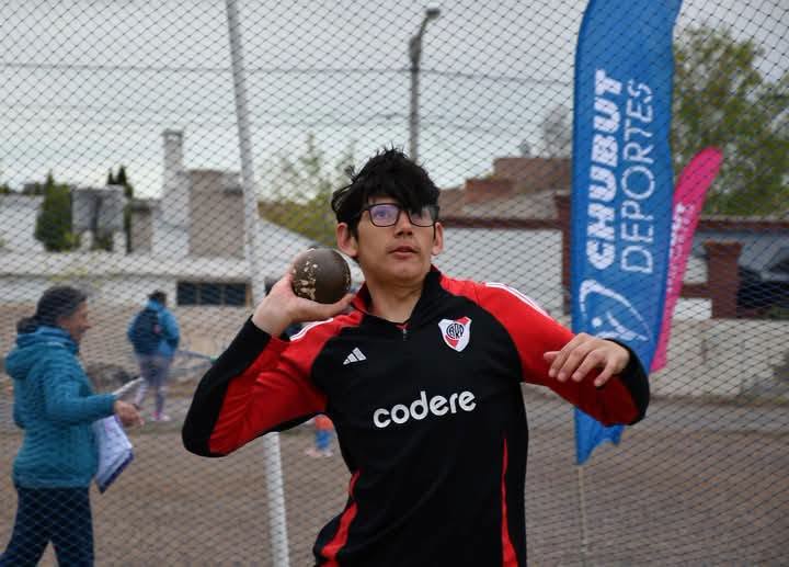David Chávez se destacó en el Provincial de Atletismo PCD.