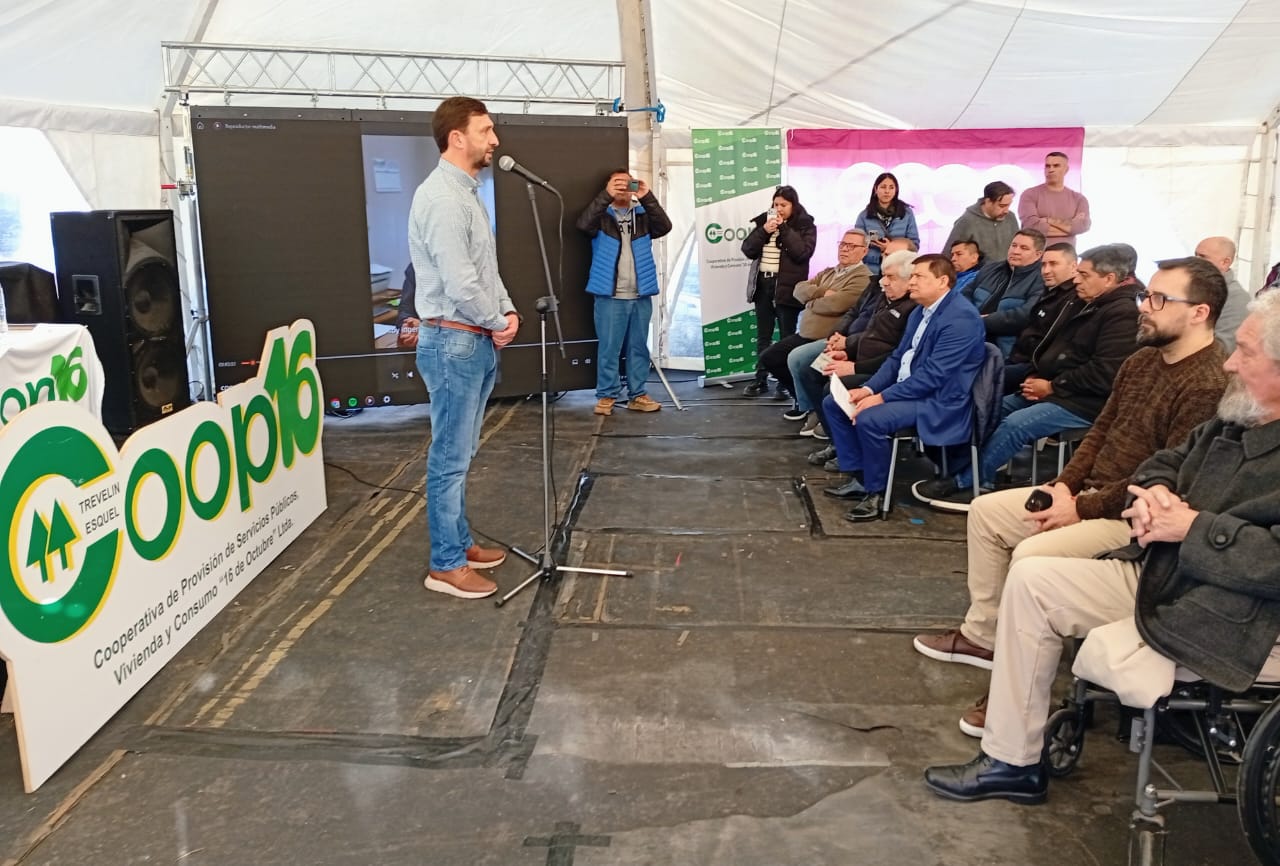 El intendente Héctor Ingram puso en valor el trabajo e importancia de la Cooperativa 16 de Octubre como empresa prestadora de servicios.