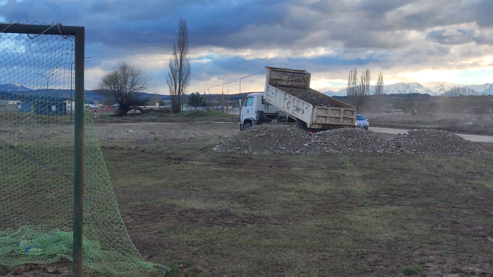 El Municipio avanza en los trabajos de suelo para la cancha del Club San Patricio.