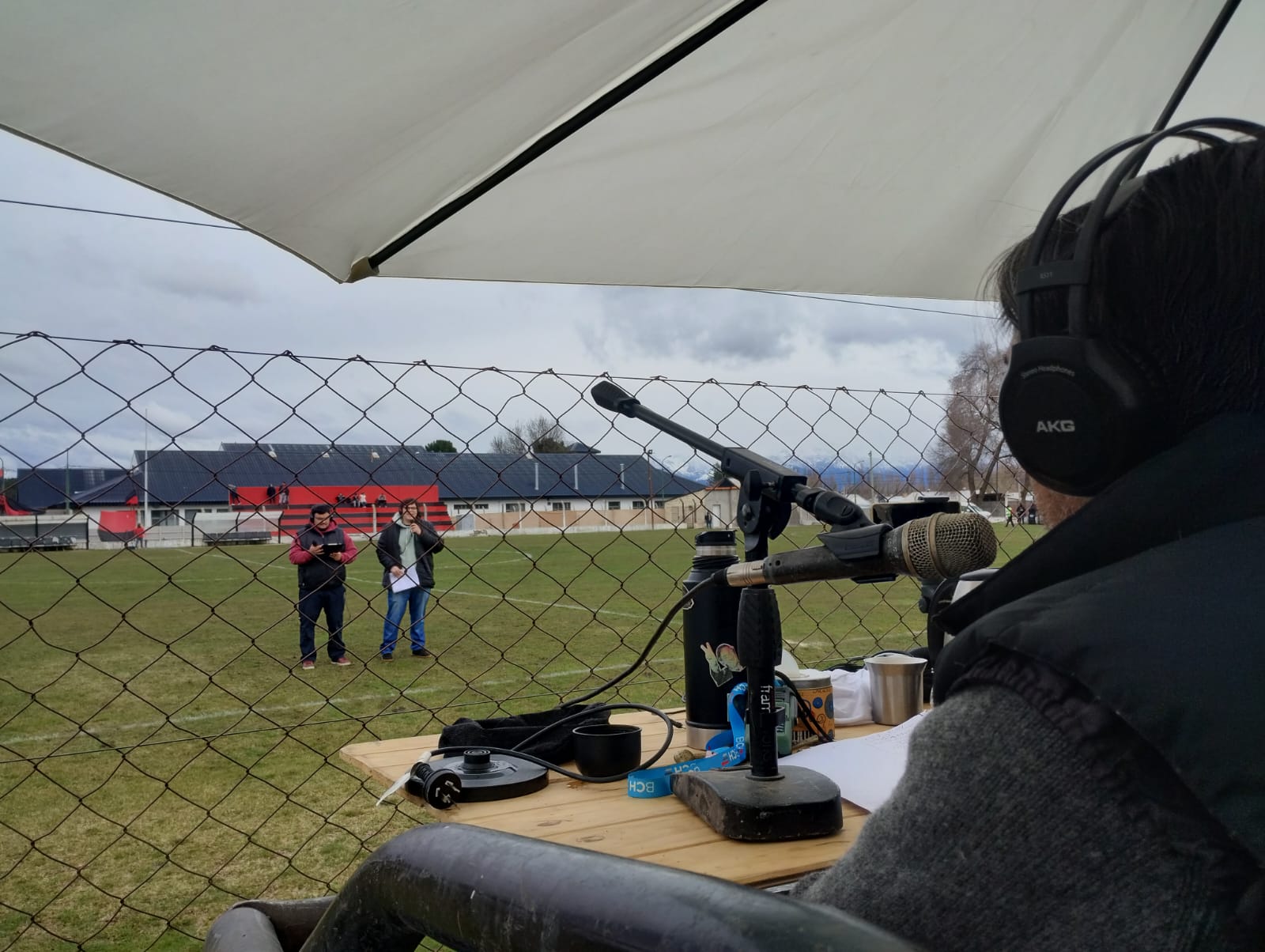 Estudiantes de Periodismo Deportivo realizaron su primera transmisión junto a la Radio Municipal de Trevelin.