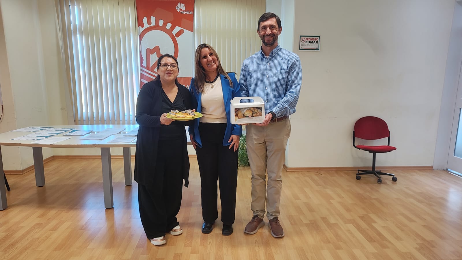 Ingram entregó certificados a emprendedoras.