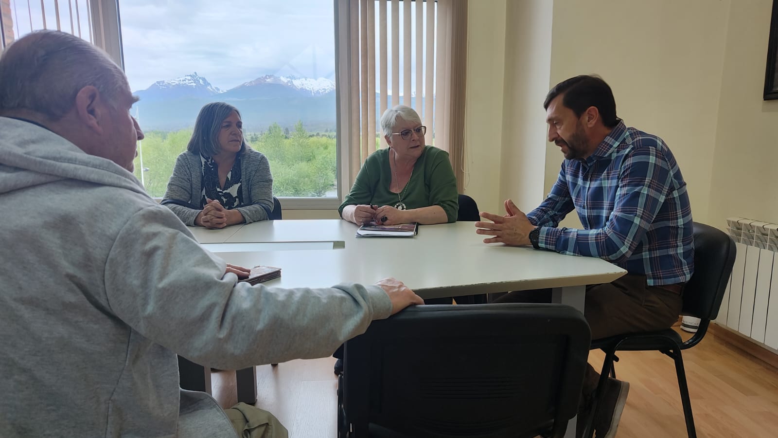 Ingram recibió a jubilados autoconvocados de Trevelin y sus Parajes.