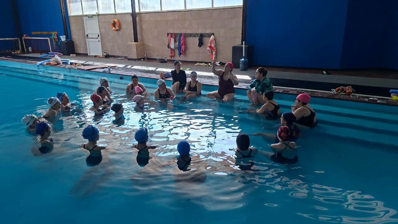 La Escuela Municipal de Natación de Trevelin continúa fortaleciendo su formación.