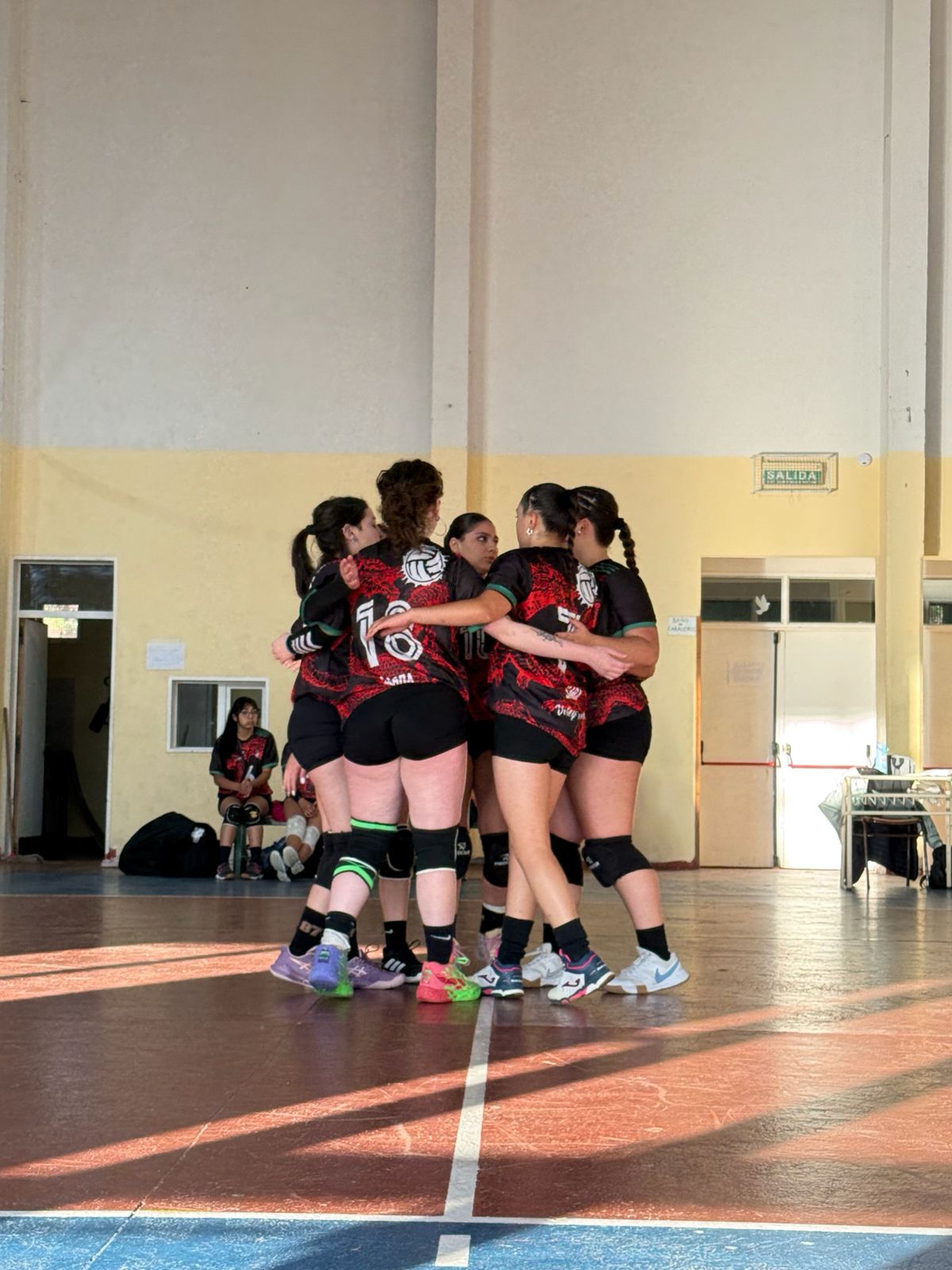 La Escuela Municipal de Vóley de Trevelin se destacó en las finales de la Liga Independiente de Epuyén.