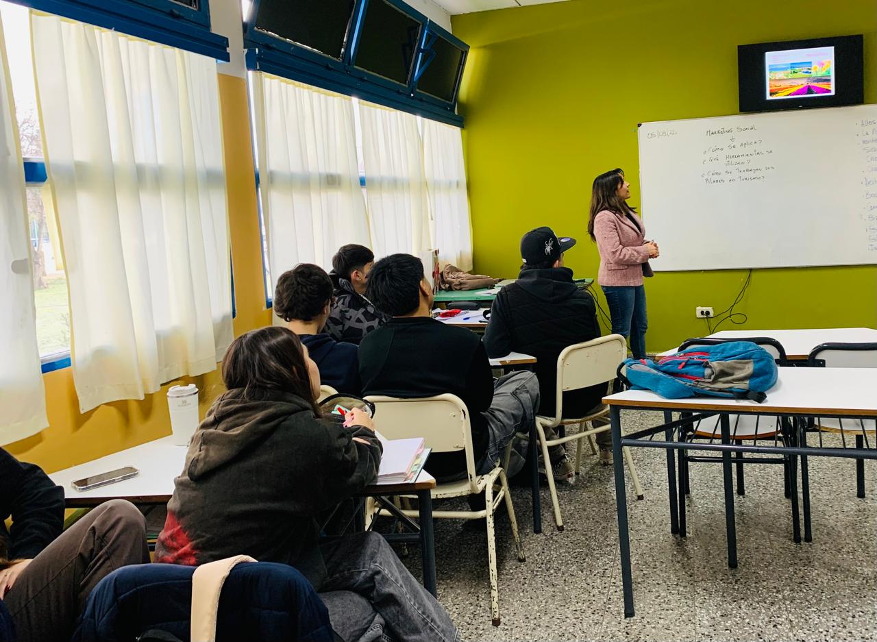 La Secretaria de Turismo de Trevelin, Cintia Figueroa, trazó un balance de las charlas que se brindan en escuelas.