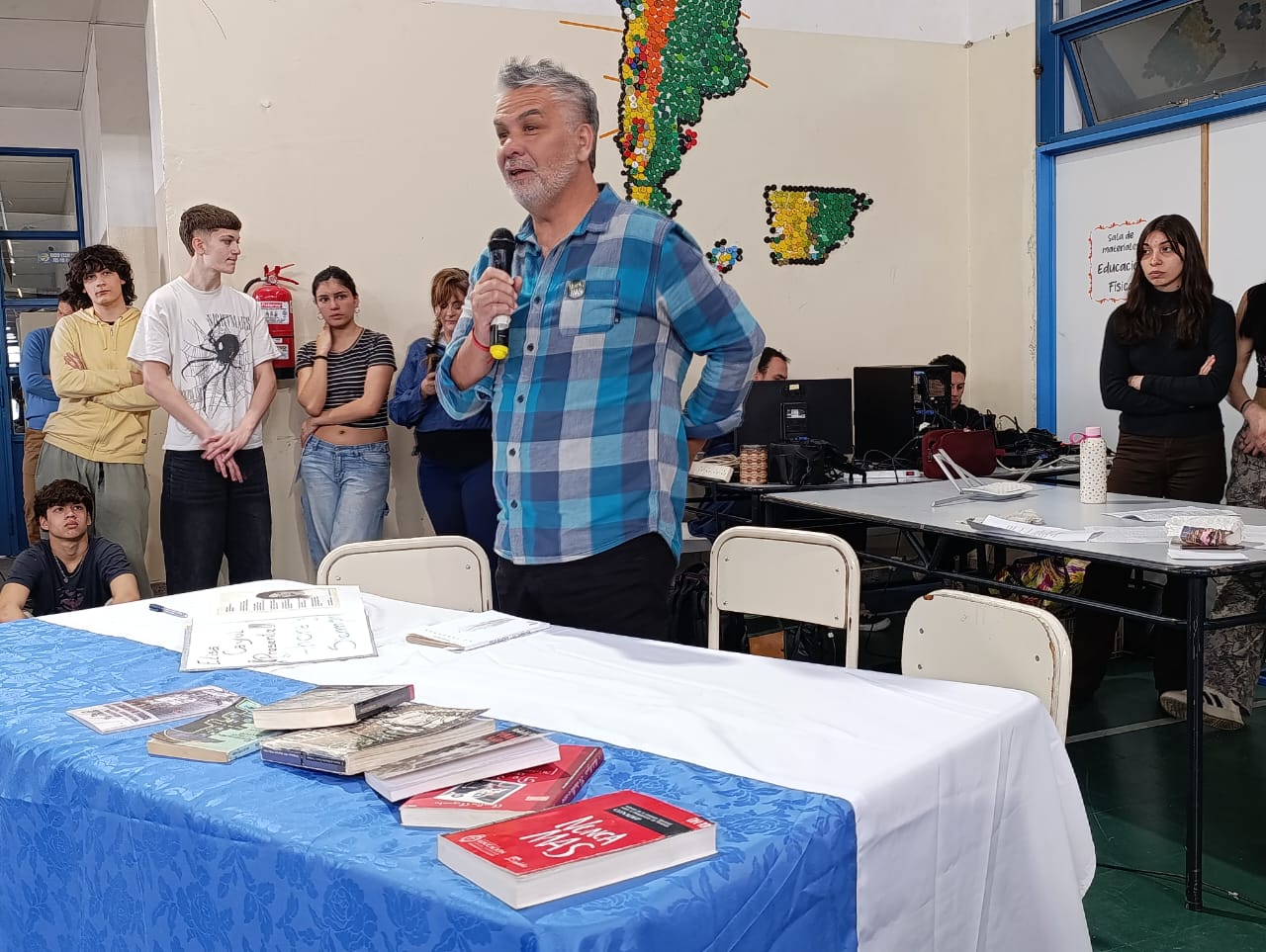 Presentación del mural Nudo en la Garganta.