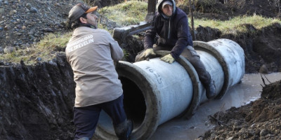 Cambio de alcantarillas en Aldea Escolar. La Municipalidad de Trevelin y sus Parajes continúa con tareas de mejoras. Cambio de alcantarillas en Aldea Escolar. La Municipalidad de Trevelin y sus Parajes continúa con tareas de mejoras.