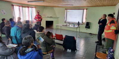 Archivo: Charla sobre prevención de incendios en Aldea Escolar.