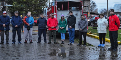 Día Del Bombero Voluntario: Ingram presente en la Formación De Honor en Trevelin.