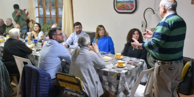 Encuentro institucional refuerza el trabajo conjunto y celebra un logro histórico para jubilados de Trevelin.
