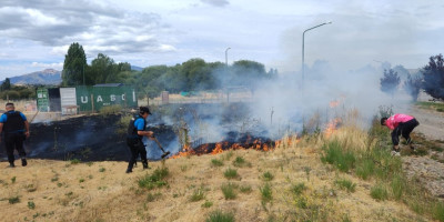 Incendio de pastizal en Loteo Boulevares.