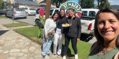 Informantes turísticas recorrieron la Casa de Té Nain Maggie.