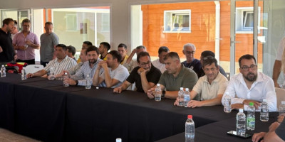 Ingram participó de la reunión de emergencia hídrica y por incendios convocada por el gobernador Torres.