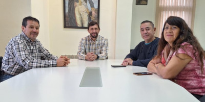 Ingram recibió a integrantes de la Comisión de Residentes Chilenos de Esquel y la Comarca.