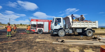 Municipalidad de Trevelin y Sus Parajes colabora en el combate del incendio en Ruta 259.