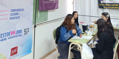 Stand informativo y testeos rápidos de VIH en la Expo UNPSJB.