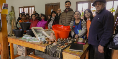 El Municipio instaló taller de alfarería ancestral en la comunidad de Lago Rosario