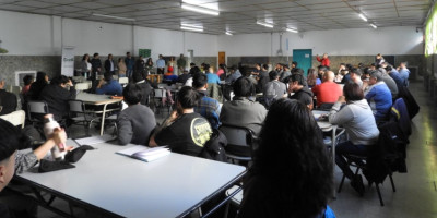 Un centenar de vecinos en el curso de instalaciones sanitarias.