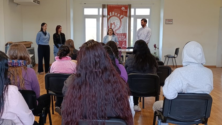 Capacitación para el empleo: Entregaron certificados del Taller de Orientación Laboral en Trevelin.