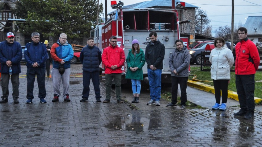 Día Del Bombero Voluntario: Ingram presente en la Formación De Honor en Trevelin.
