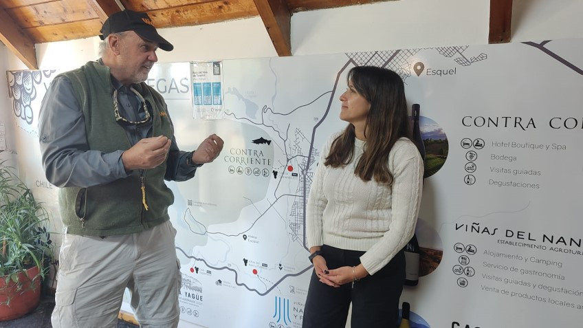 El prestigioso periodista de la revista Weekend, Alejandro Inzaurraga en Trevelin.