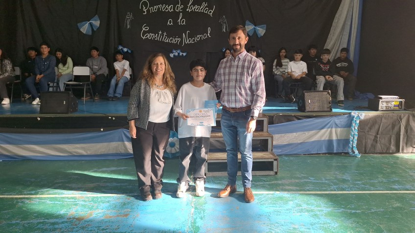 Estudiantes de Trevelin y sus Parajes realizaron la Promesa a la Constitución Provincial.