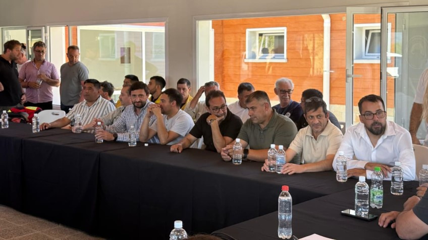 Ingram participó de la reunión de emergencia hídrica y por incendios convocada por el gobernador Torres.