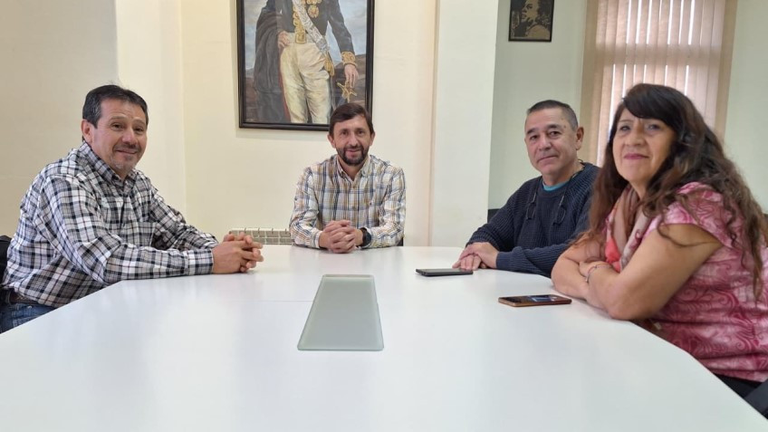 Ingram recibió a integrantes de la Comisión de Residentes Chilenos de Esquel y la Comarca.
