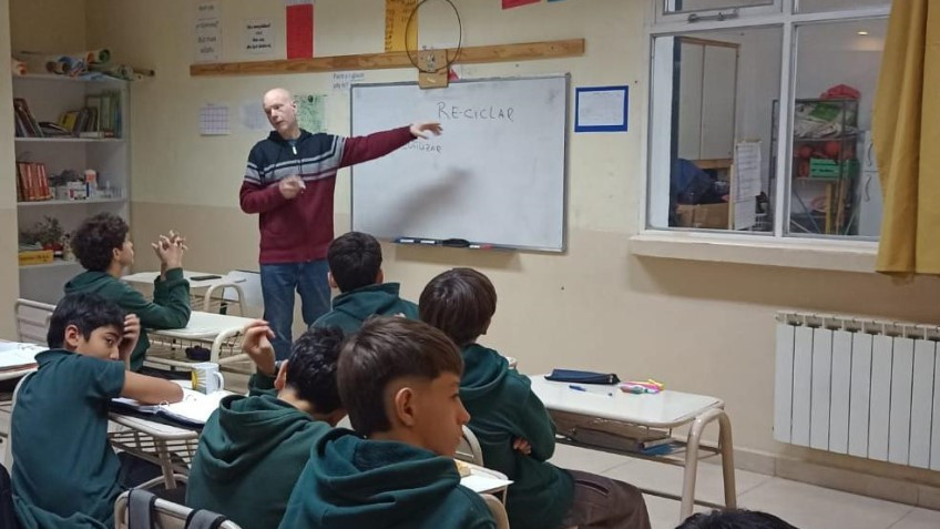Municipio impulsa acciones de compostaje y educación ambiental en escuelas.