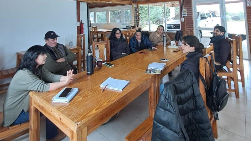 Reunión de planificación turística en el paraje Aldea Escolar.