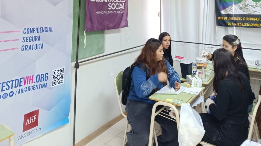 Stand informativo y testeos rápidos de VIH en la Expo UNPSJB.