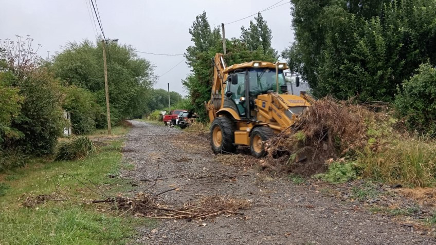 Trabajos de Limpieza y mantenimiento en Aldea Escolar.