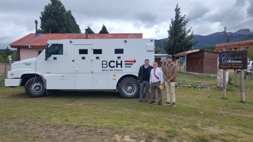 Tras gestiones del intendente Héctor Ingram, volvió el Banco Móvil a Sierra Colorada y Lago Rosario.