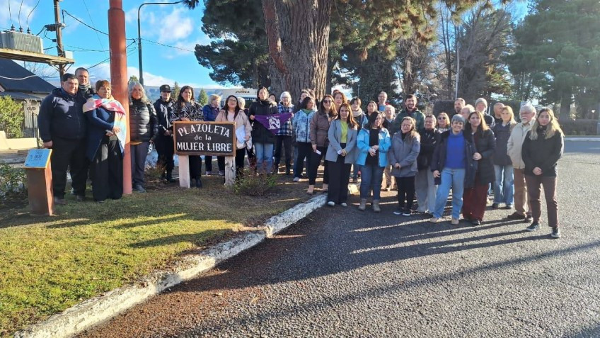 Trevelin rindió homenaje a Johana Sáez y Cristina Cayecul.