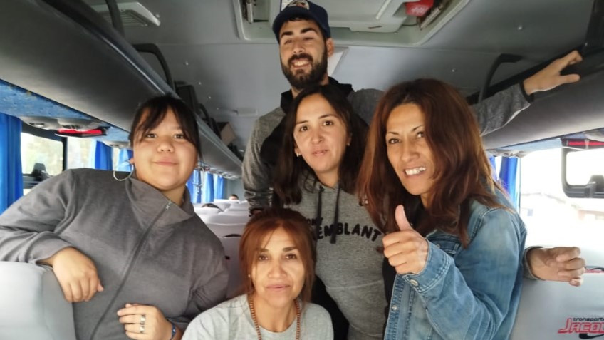 Atletas de los Parajes rumbo a los Juegos Comunales.