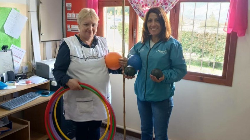 Más elementos deportivos para los parajes, entrega en Lago Rosario.