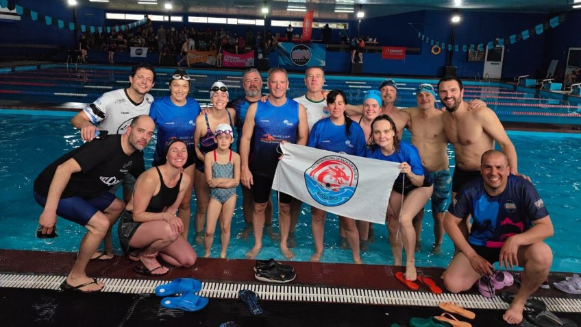 Natación. El equipo máster de Trevelin participó del torneo sprint en Esquel.