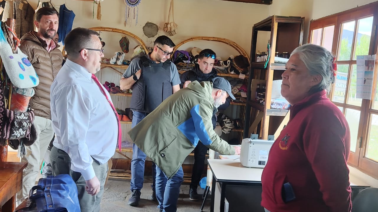 Tras gestiones del intendente Héctor Ingram, volvió el Banco Móvil a Sierra Colorada y Lago Rosario.