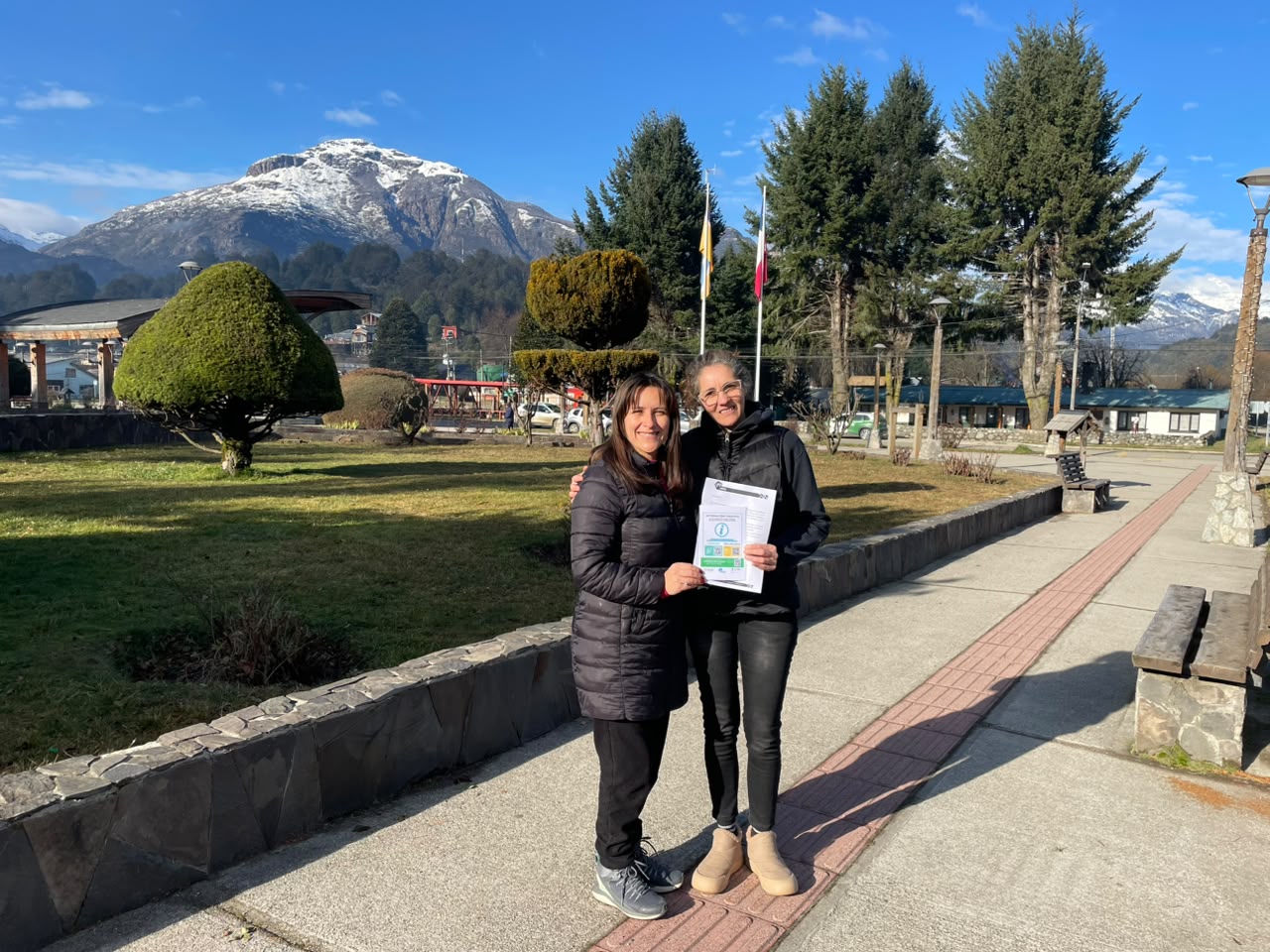 Trevelin acercó información turística en formato QR a comercios locales, puntos de referencia para el turista, localidades vecinas de Chile y el aeropuerto de Esquel.