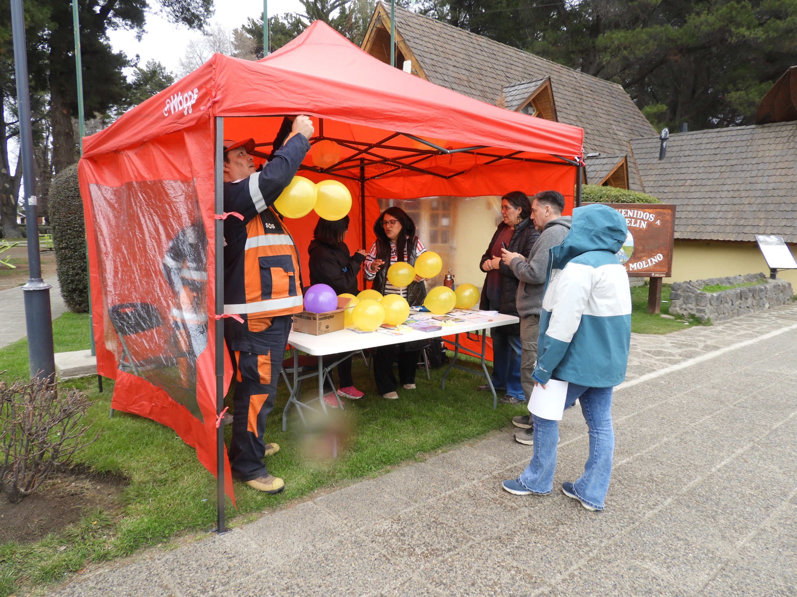 Trevelin realizó una campaña de sensibilización y prevención del suicidio en la Plaza Coronel Fontana.
