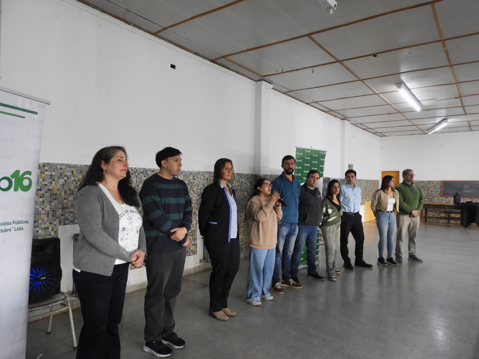 Un centenar de vecinos en el curso de instalaciones sanitarias.